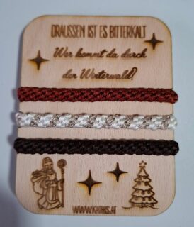 ✨ Neue Sprüche, neues Lieblingsgeschenk! ✨
Meine Haargummis auf Buchenholzplatte gibt’s jetzt mit ganz neuen, liebevollen Botschaften – perfekt als kleine Nikolausüberraschung 🎁💫
Natürlich, nachhaltig & mit ganz viel Herz 💚
👉 Ideal zum Befüllen von Nikolausstiefeln oder als kleine Aufmerksamkeit zwischendurch!
#nikolausgeschenk #haargummi #haarband #armband #kathis_vielfalt #nachhaltigschön #haargummiliebe #nikolausgeschenk #buchenholz #kathisvielfalt #natürlichnachhaltig #geschenkidee