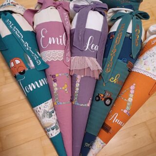 🎒✨ Mehr als nur eine Schultüte
Meine genähten Schultüten mit Polsterkissen sind
🧵 individuell gestaltbar
🌱 nachhaltig & langlebig
💛 eine bleibende Erinnerung an einen ganz besonderen Tag
Nach der Einschulung wird daraus ein gemütliches Kissen fürs Kinderzimmer – zum Kuscheln, Träumen & Erinnern 🥰
📩 Schreib mir gern für deine Wunsch-Schultüte!
Heuer wieder limitierte Produktion und die ersten wurden schon bestellt!
#Schultüte #Einschulung #GenähteSchultüte #ErinnerungenDieBleiben #Individuell #Nachhaltig #Handgemacht #Schulanfang #madeimmühlviertel #kathisvielfalt