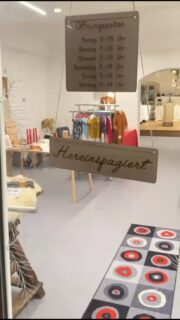 Dankeschön @imkerei_anitakugler für das gelungene Video
Kommt unbedingt vorbei
Montag bis Samstag 9-18 Uhr
Pfarrgasse 7, Freistadt