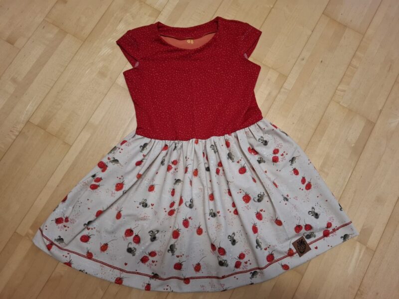 Erdbeermäuschen Kleid