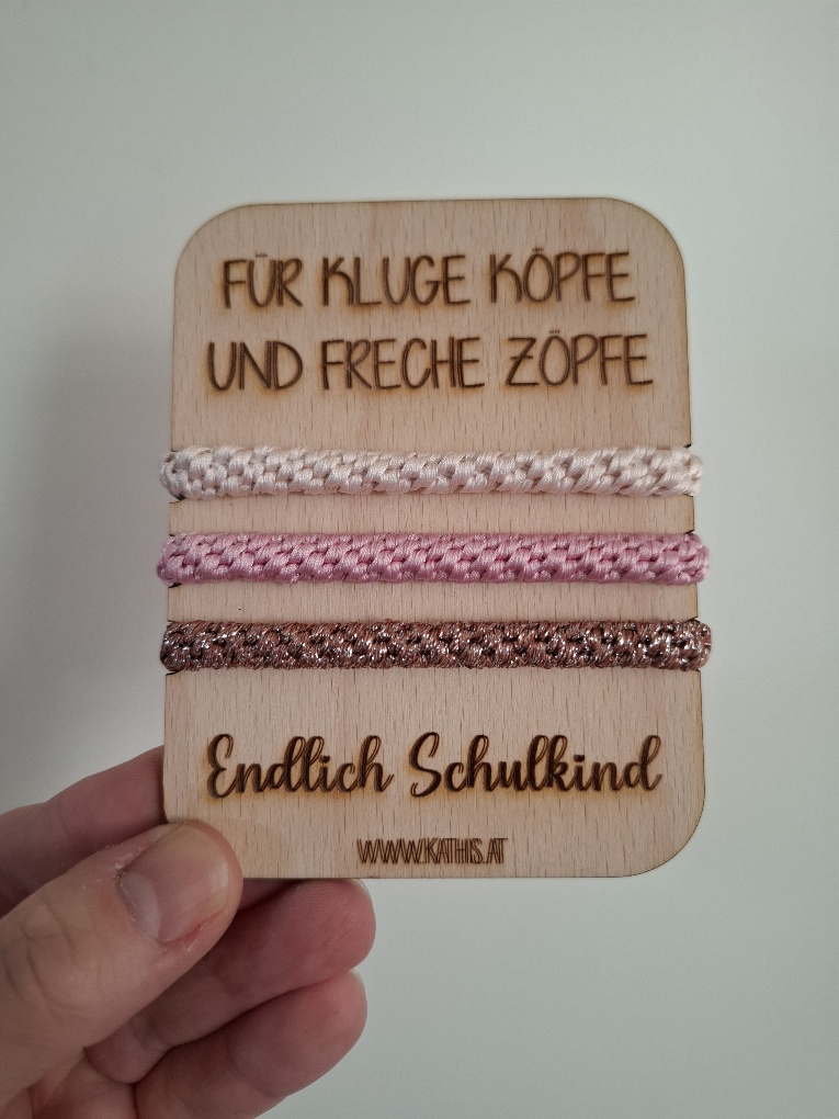 Haar-/Zopfgummi auf Holzkarte mit Spruch – Bild 11